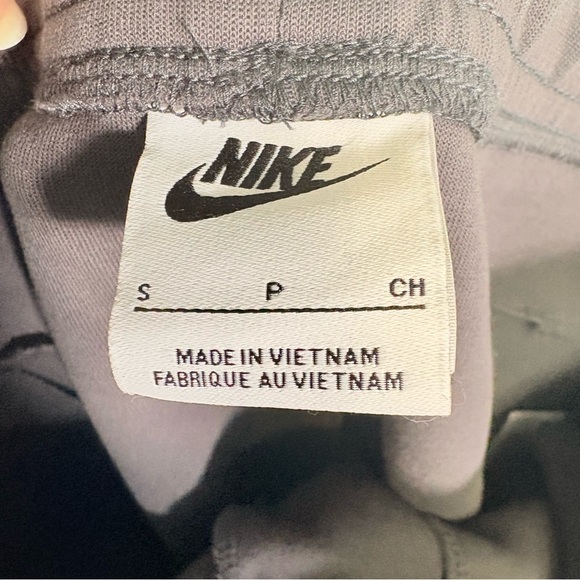 Nike Tech Set - Picture 12 of 12